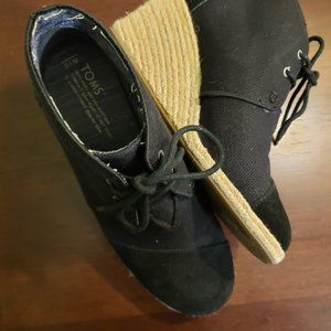 Tom's Wedge Boot - W10
